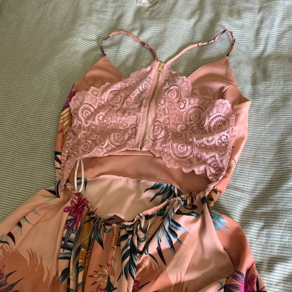 Gorgeous Windsor high low island dress with lace detail worn once Medium - Picture 4 of 4